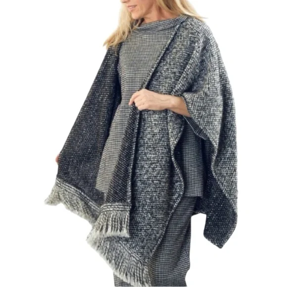 NWT Bryn Walker Women's Black & White Tweed Fringed Hemline Wrap Poncho size S - Picture 2 of 13